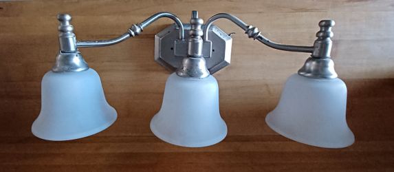 3 Bulb Light Fixture