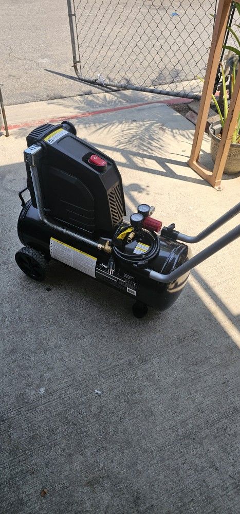 HUSKY COMPRESSOR-8-GAL -150PSI TRABAJA MUY BIEN BRAND NEW
