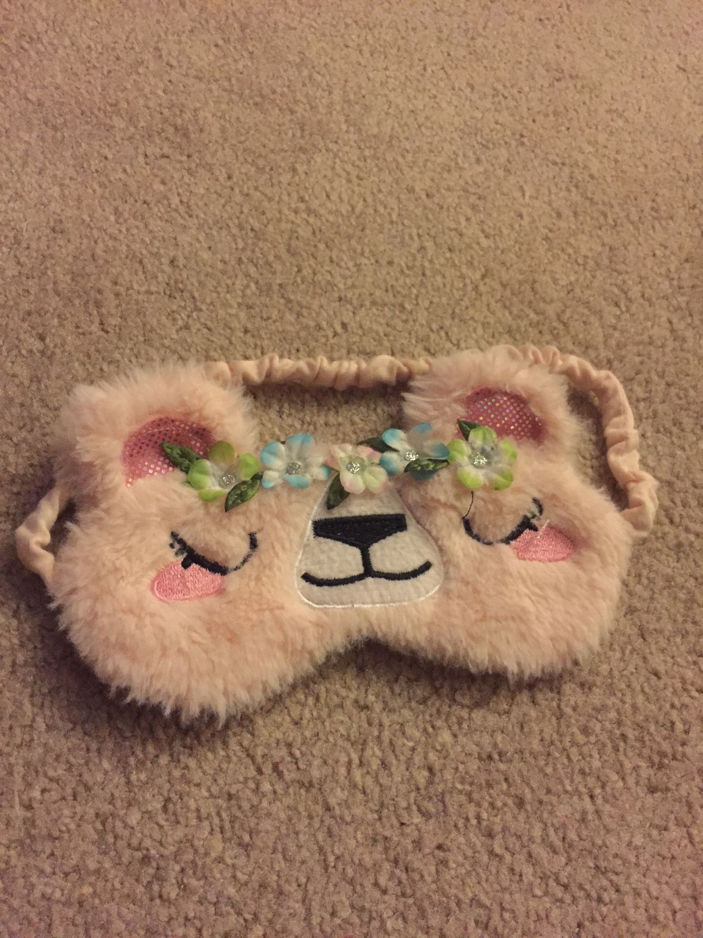 This is a comfortable sleeping mask by Clair’s that is in great conditions