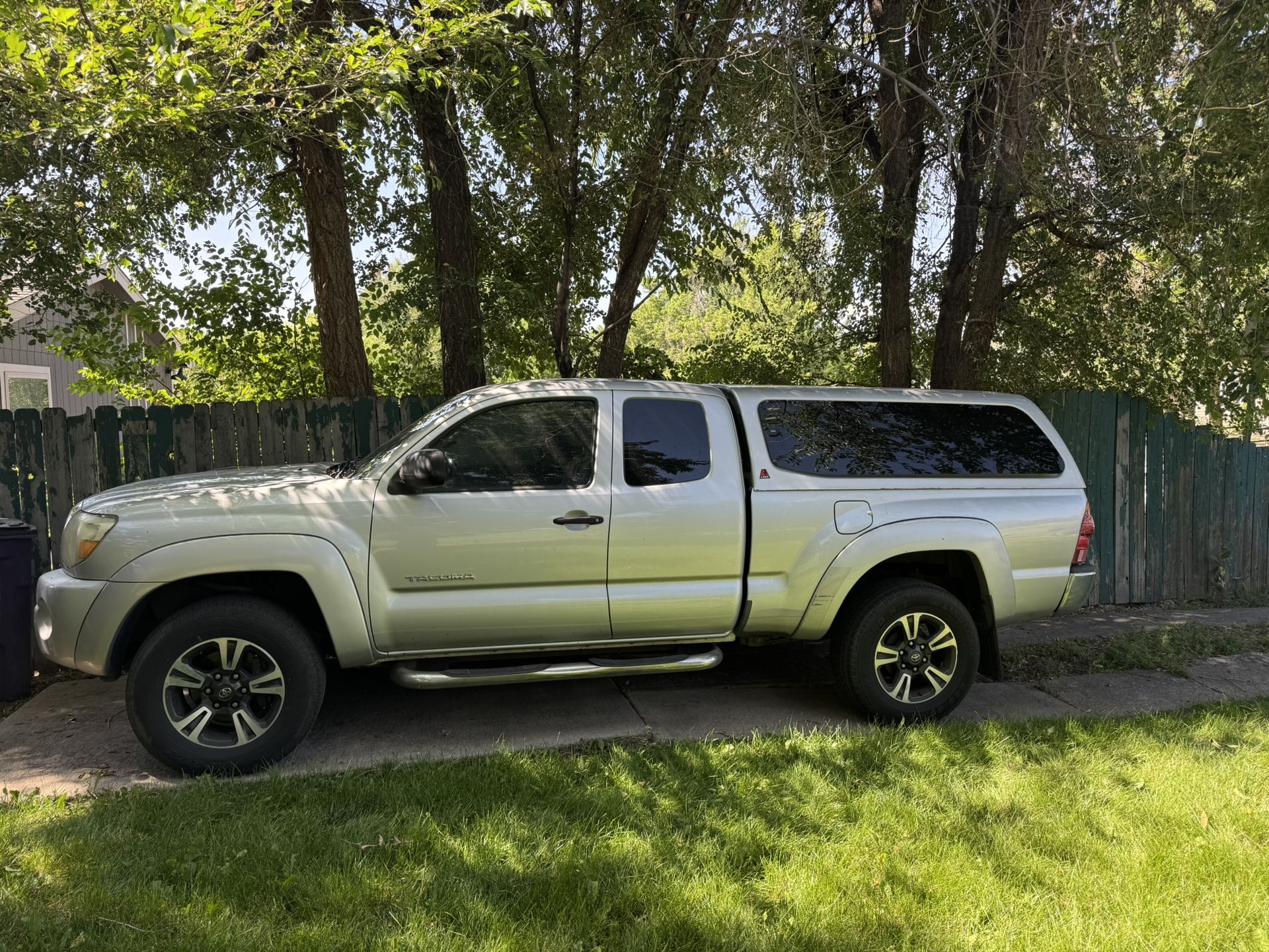 06’ LEER Toyota Tacoma Camper Shell
