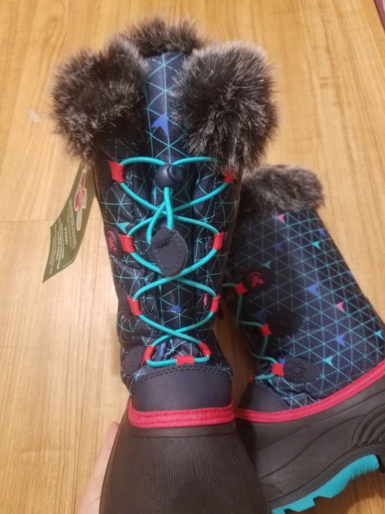 Kamik snow boots for girl size 5