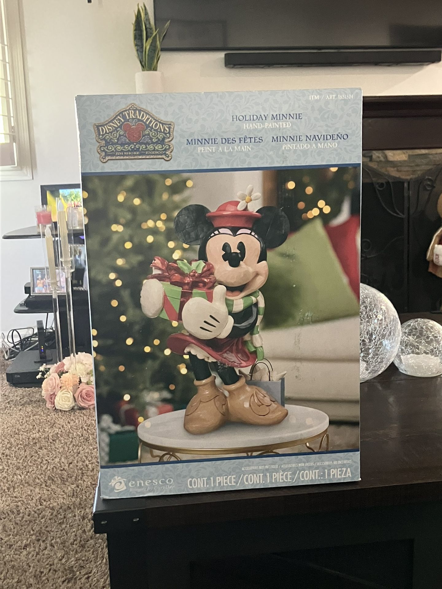 Minnie Mouse Christmas Statue 