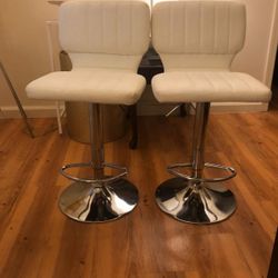 2 Bar Stools 