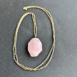 Gold-Tone Necklace with Faceted Rose Quartz Pendant – Vintage Style, Natural Stone