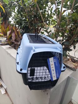 Brand new 2 door pet carrier kennel
