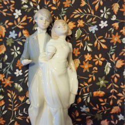 Lladro #6164 Wedding Bells Couple - Missing Bouquet & Top Hat