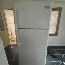 30 in. 20 cu. ft. Freestanding Top Freezer Refrigerator in White, ENERGY STAR