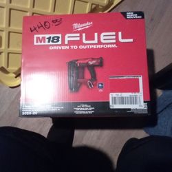 Milwaukee 16 Guahe Straight Finish Nailer