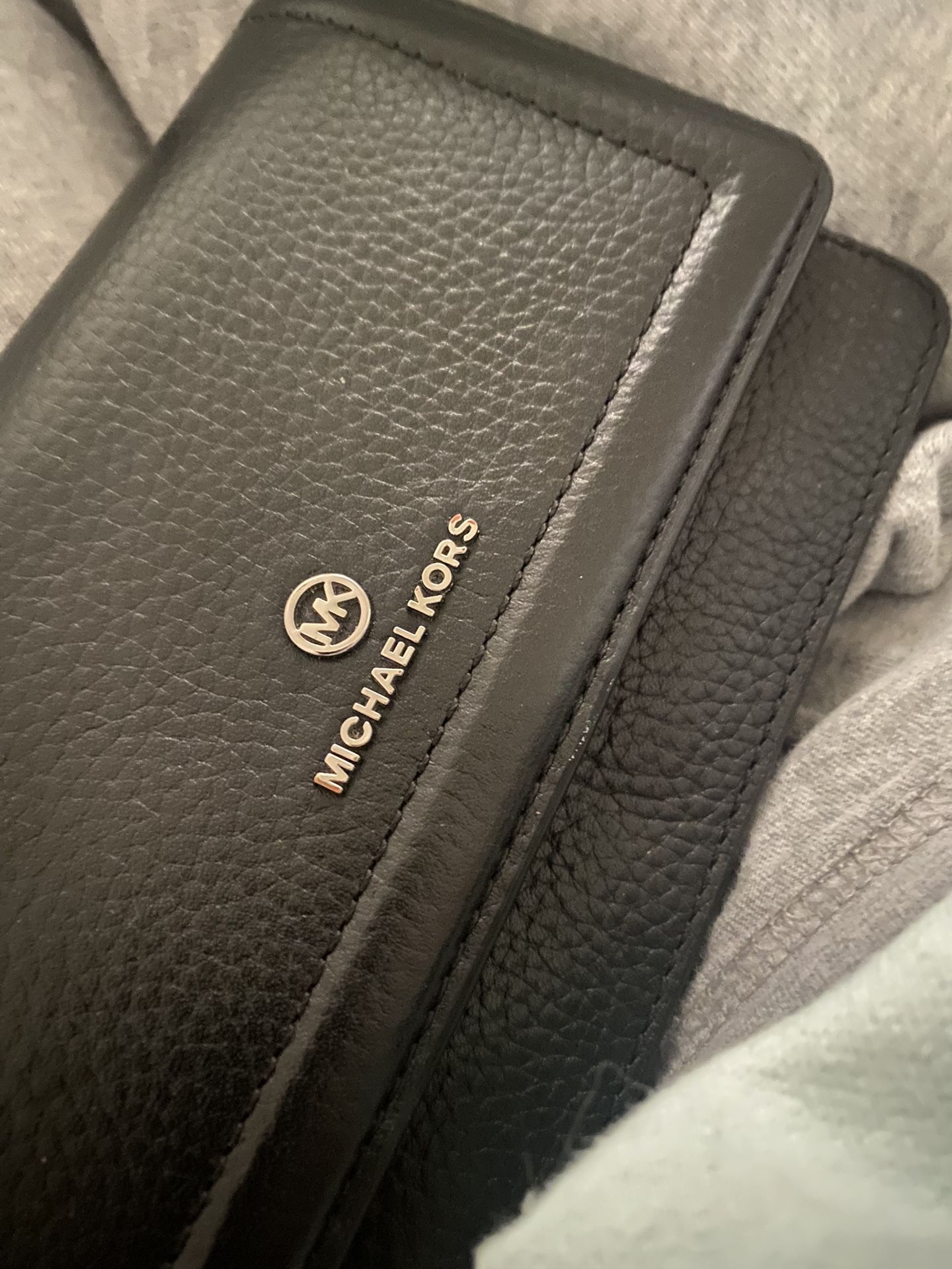 Michael Kors Wallet Comes With strap