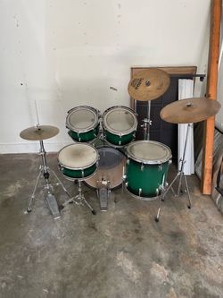 Tama Imperialstar 5 pc drum set with cymbals