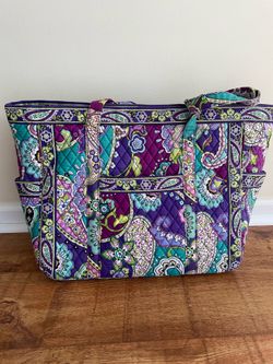 Vera Bradley Zipped Closure Travel Bag