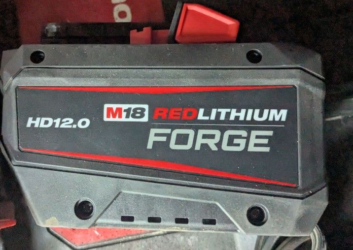 Milwaukee M18 12.0 Ah FORGE BATTERY AND RAPID CHARGER