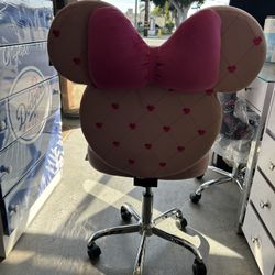 Minnie Mouse Swivel Vanity Chair 