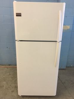 21 Cubic Foot Refrigerator With Ice Maker