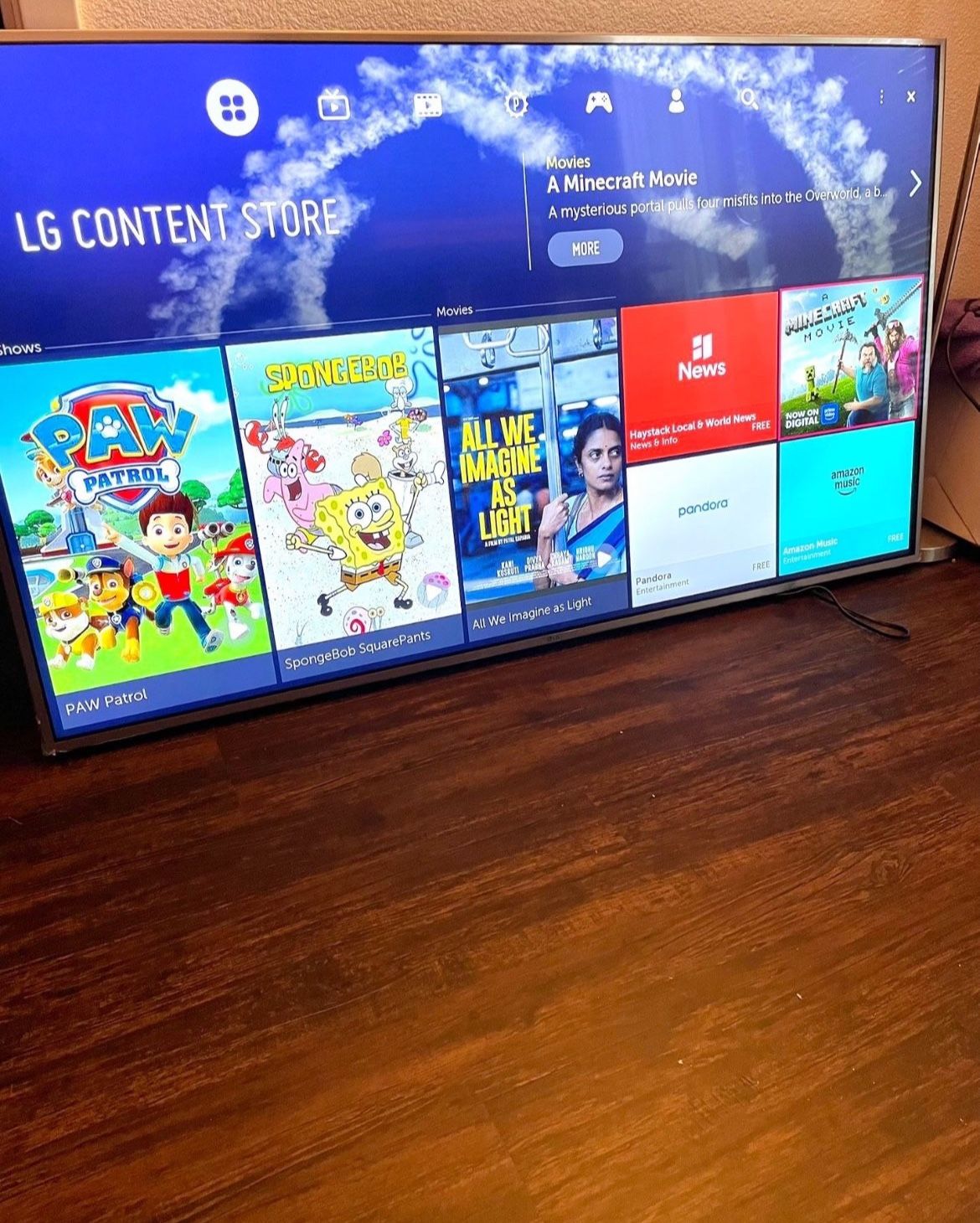60”LG webOS 4K 2160p UHD Smart Tv WiFi Model 60UH7700