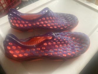 New light summer shoes Men’s size 13-14, water safe
