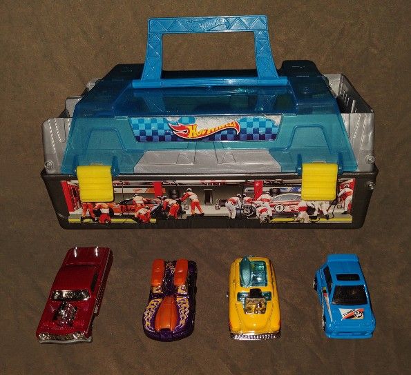 2015 Hot Wheels Race Carry Case Duel Launcher & 4 Hot Wheels *Read*