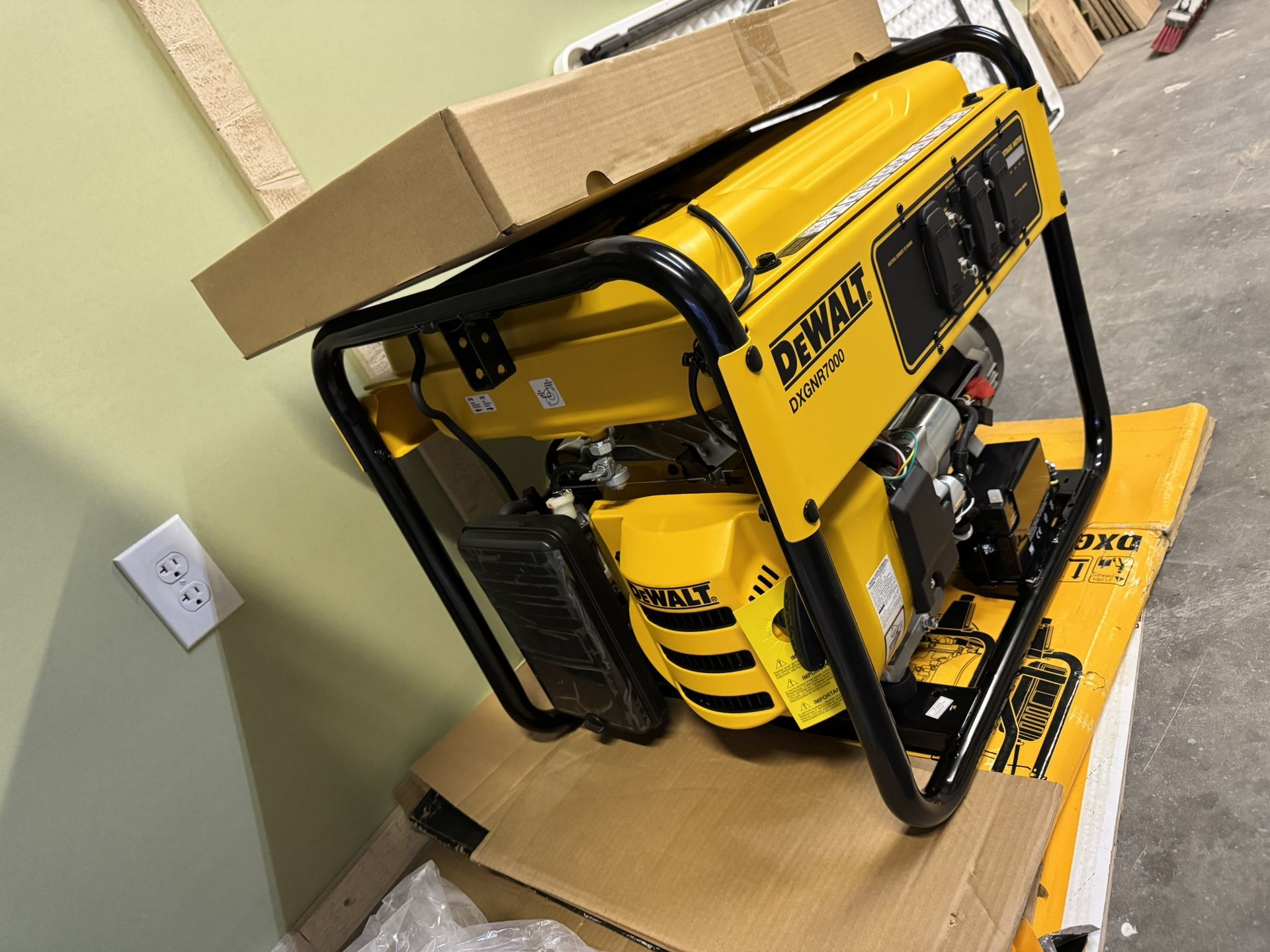 DEWALT DXGNR7000