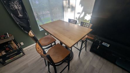 Dining Table + 4 Chairs
