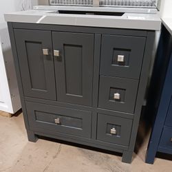 30in Bathroom Vanity With Quartz Top And Sink Included 