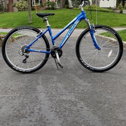 26” Trek Skye Girl’s/Women’s 21 Speed Mountain Bike Like New MINT Condition