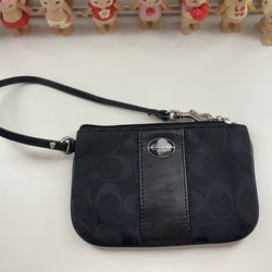 Coach Signature Canvas Wrislet