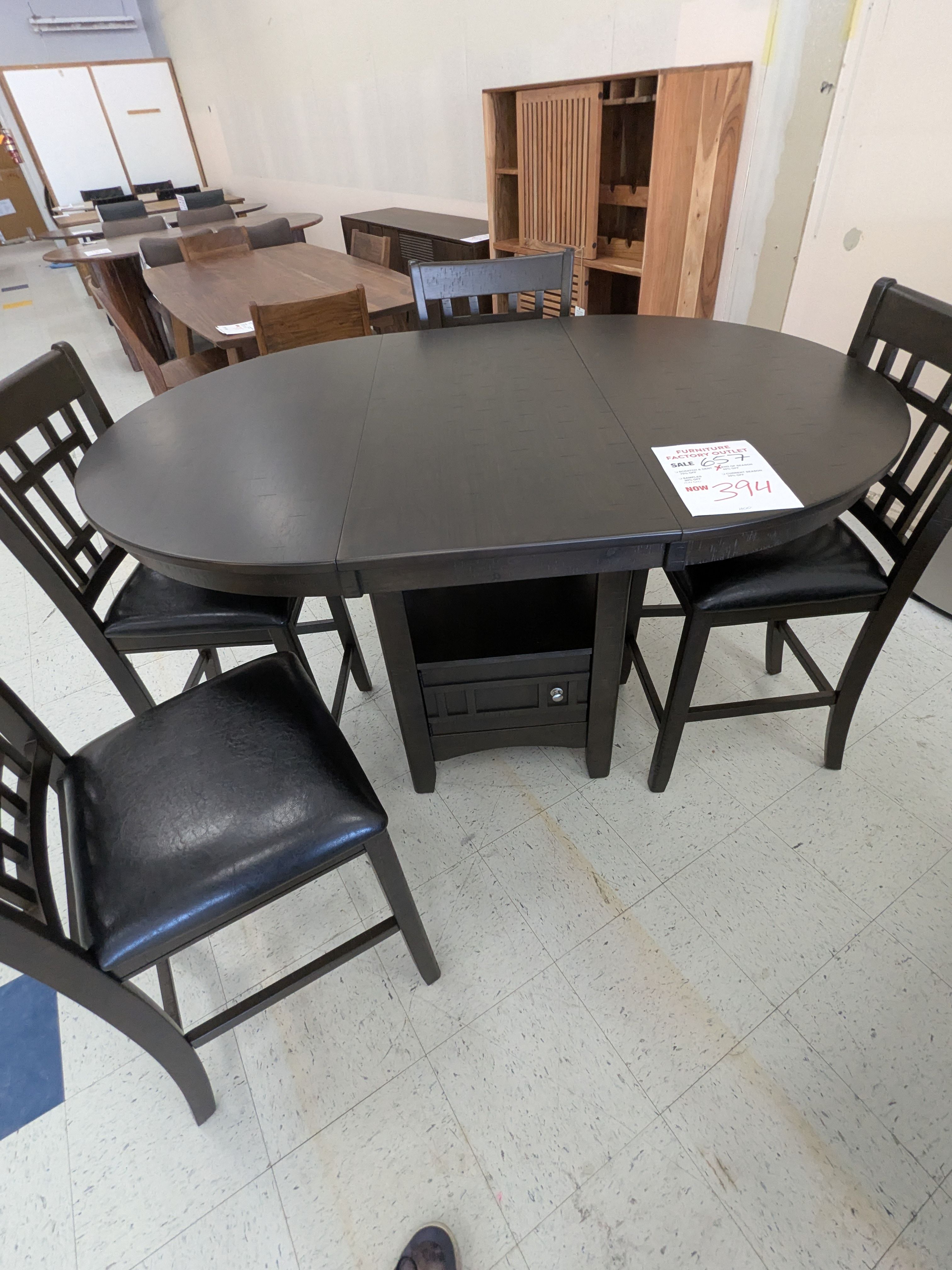 Max 600 Table w/ Chairs*