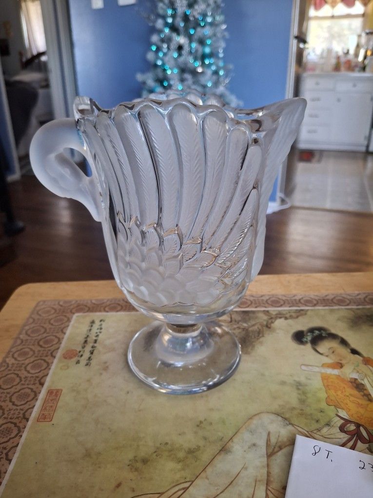 BEAUTIFUL Vintage  MIKAS FROSTED LEAD CRYSTAL  SWAN