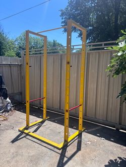Metal squat rack
