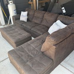 *Free Delivery* Selling 2 Piece Sectional Sofa & Ottoman 