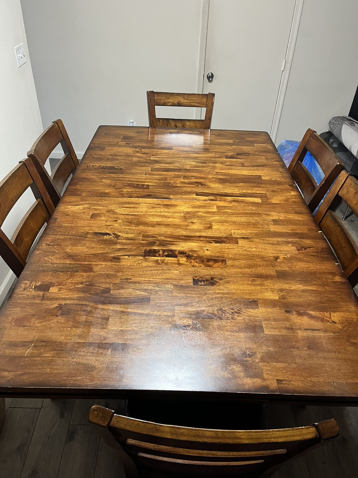 Dining Room Table And 6 Chairs