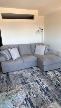Gray Fabric Sectional Sofa with 4 Pillows