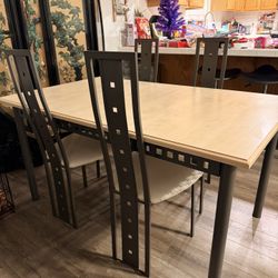 Table With 4 Chairs 