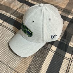 Seattle Seahawks New Era Fitted Hat. Like New Never Worn. Size: Med/lrg