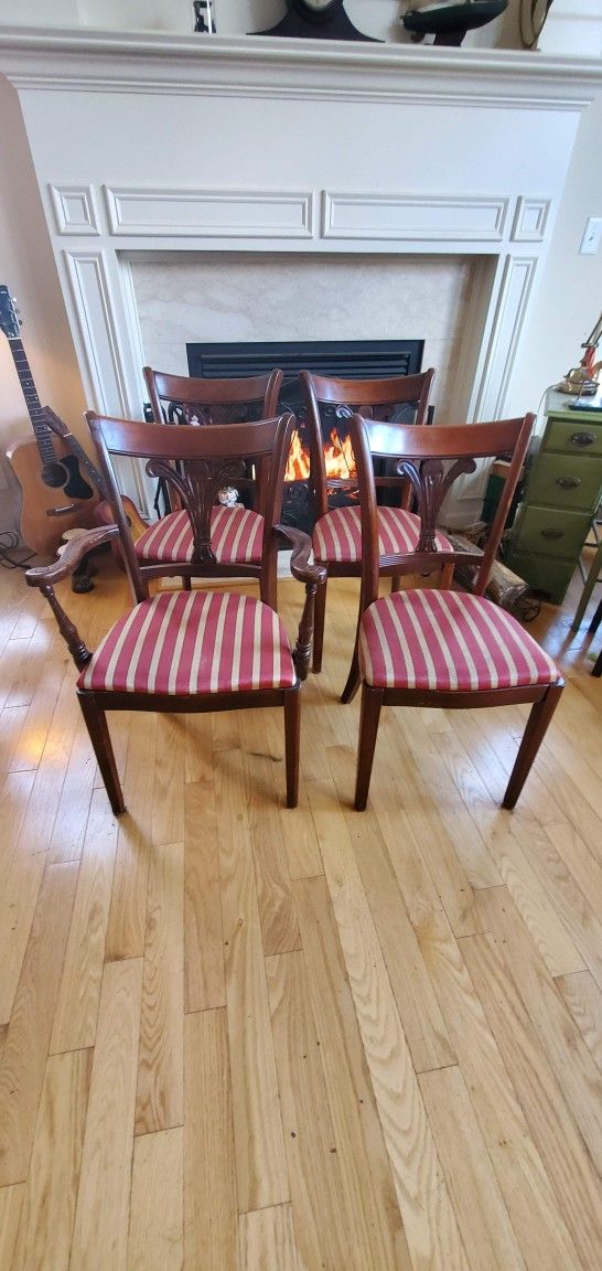 Four Matching Oak Chairs Excellent Condition