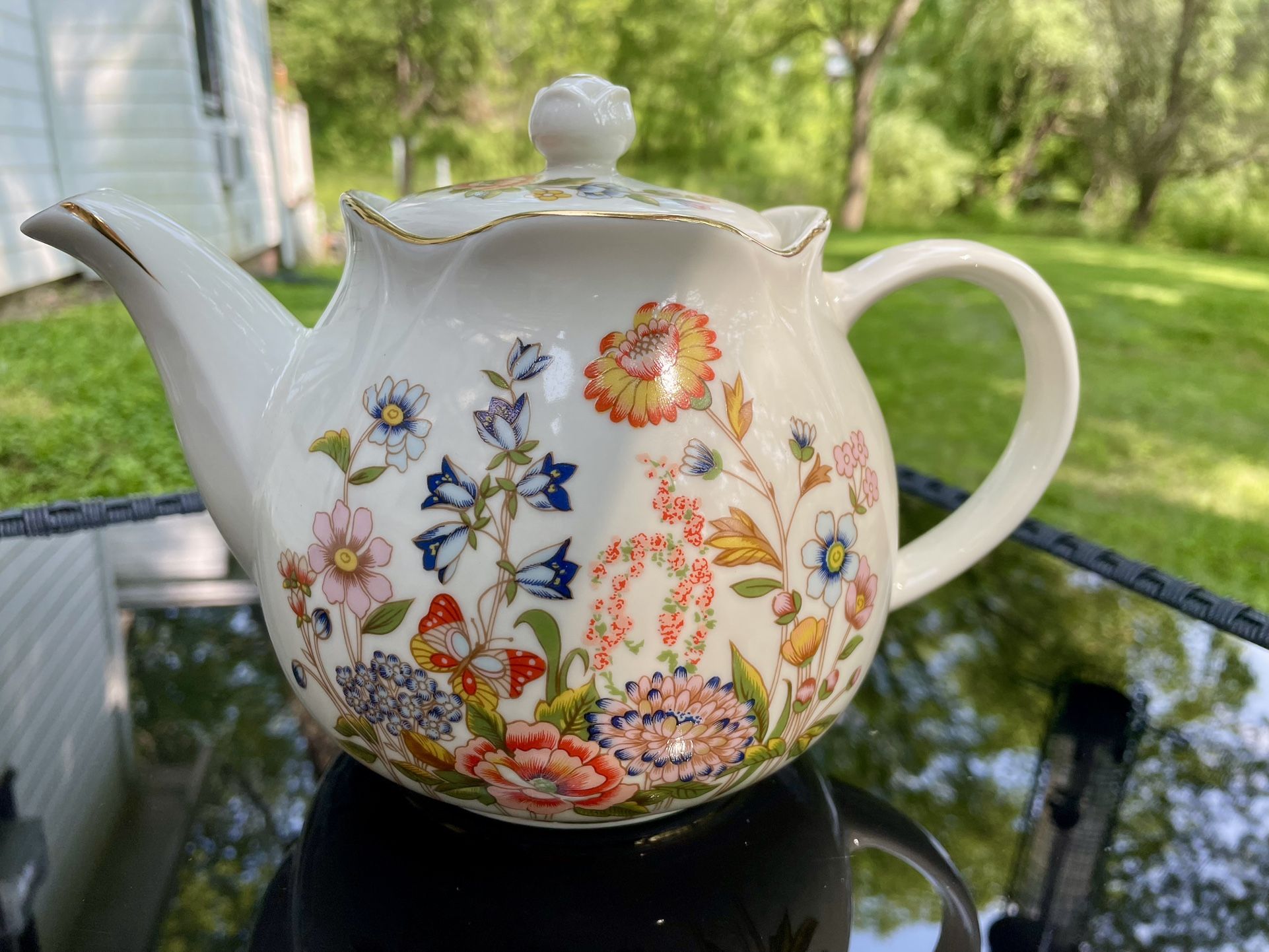 Vintage Robinson Design Group Floral 1989 Collectible Teapot Made In Japan.