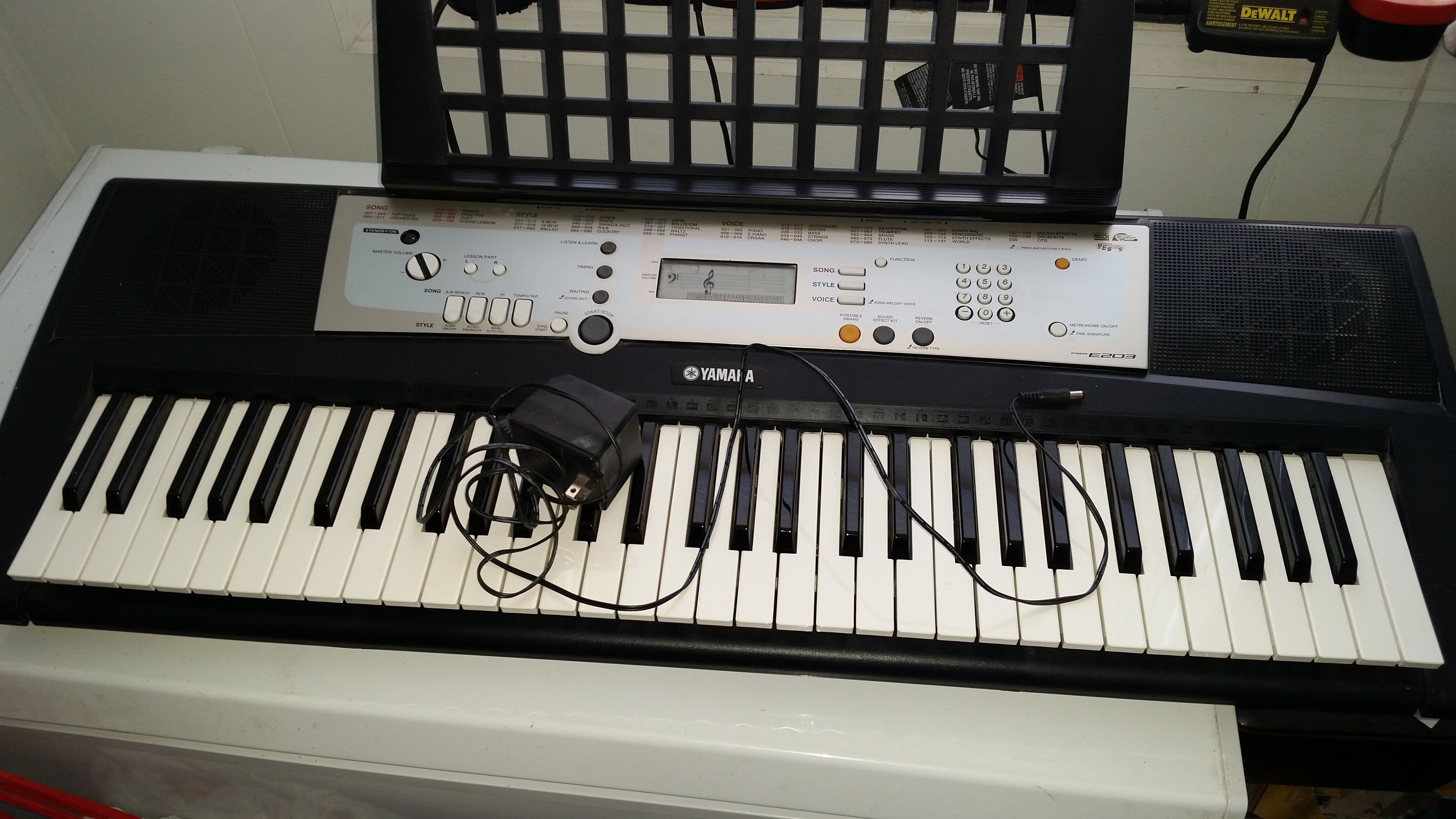 Yamaha PSR-E203-61 Key Portable Keyboard