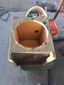 10" subwoofer box with fittings for amp