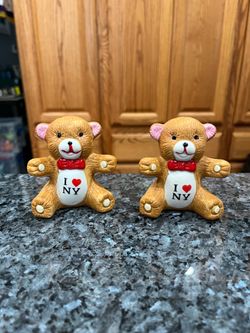 Vintage Teddy Bears I Love New York Pair of Salt and Pepper Shakers.  Size approximately 3 inches tall.  Preowned never used the bottom someone wrote 