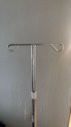 Adjustable portable IV pole