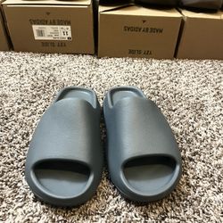 Yeezy Slides 