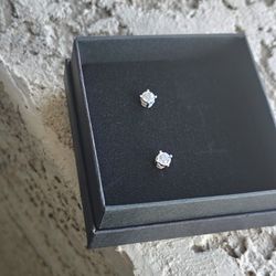 Round Cut Diamond Solitaire Earrings 