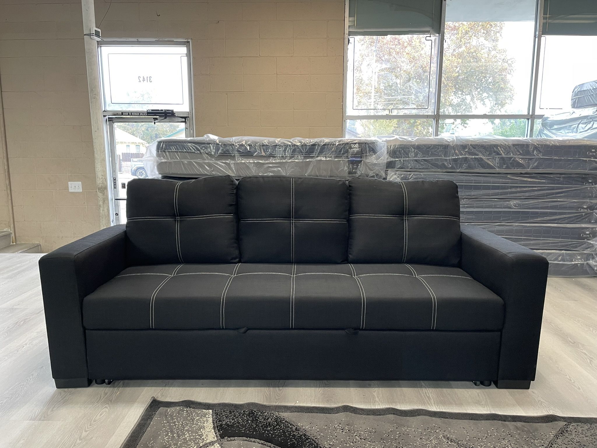 BLACK PULLOUT SOFA
