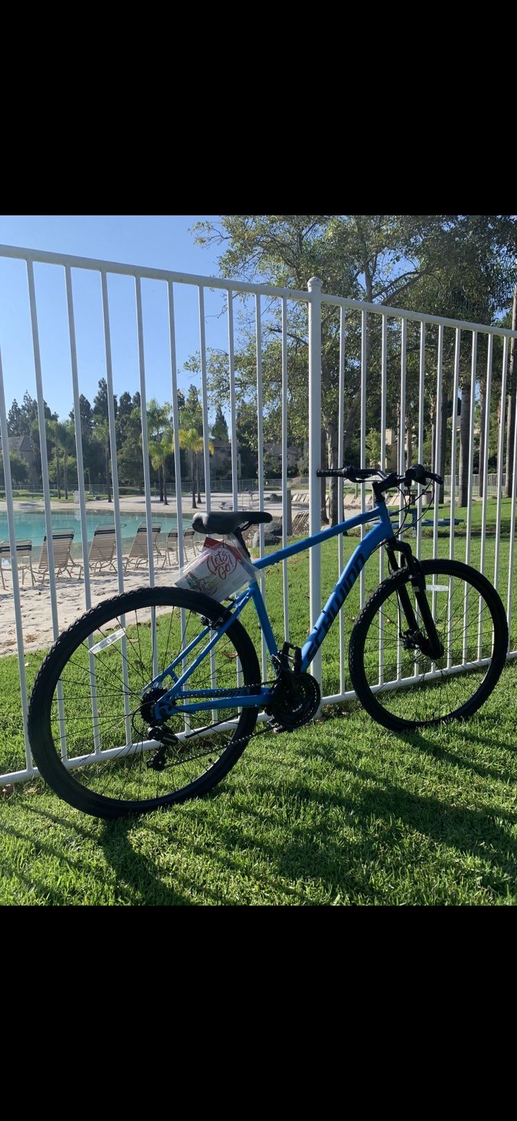 New awesome 😎 Schwinn hybrid dirt/paved road bike bicycle 21 speeds