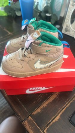Toddle Nike Court Borough mid 2 SE
