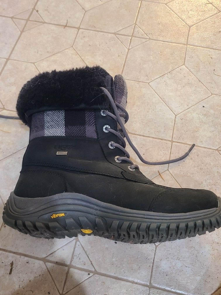 Size 11 UGG Winter BOOTS