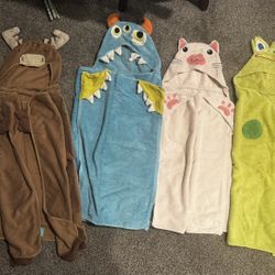 Set of 6 kid or toddler hooded towels