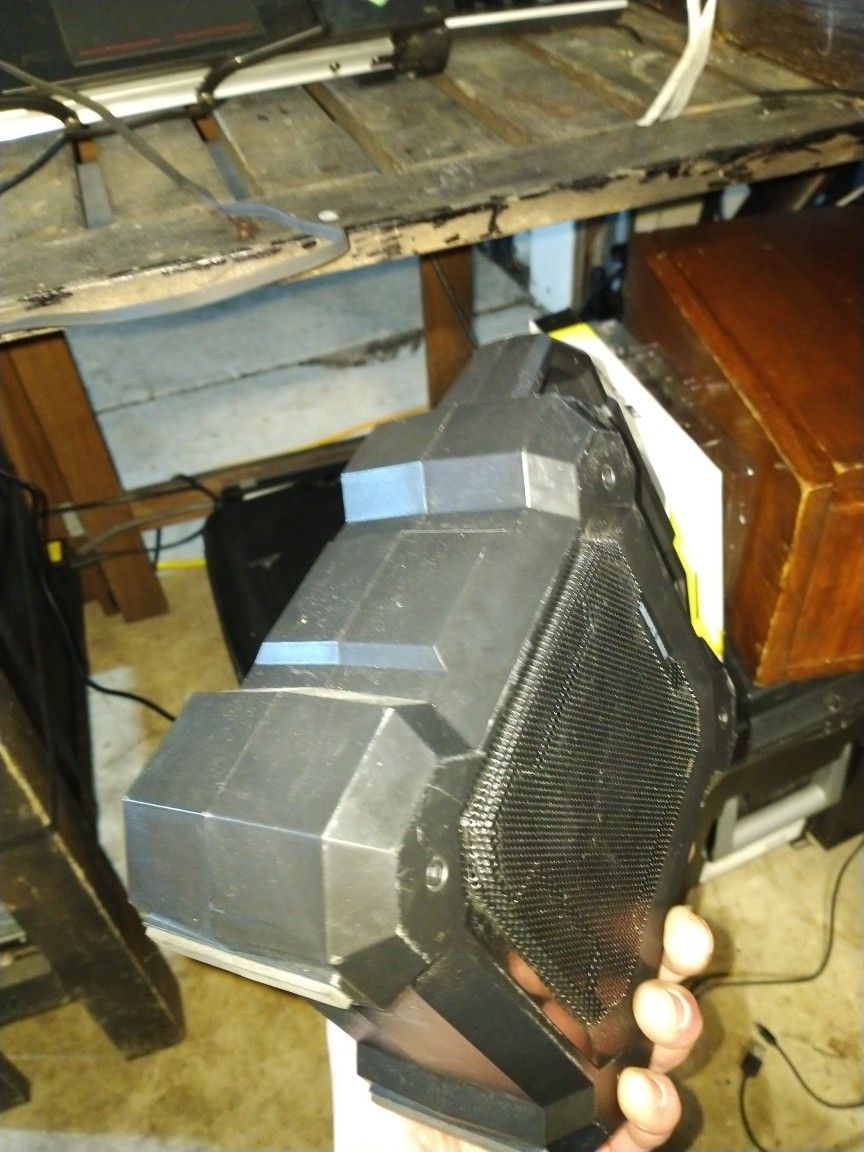 NEW SPEAKER BLUE TOOTH LOUD!
