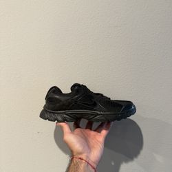 Nike V5 RNR - (GS) Size 6.5Y / Women’s Size 8 - NEW