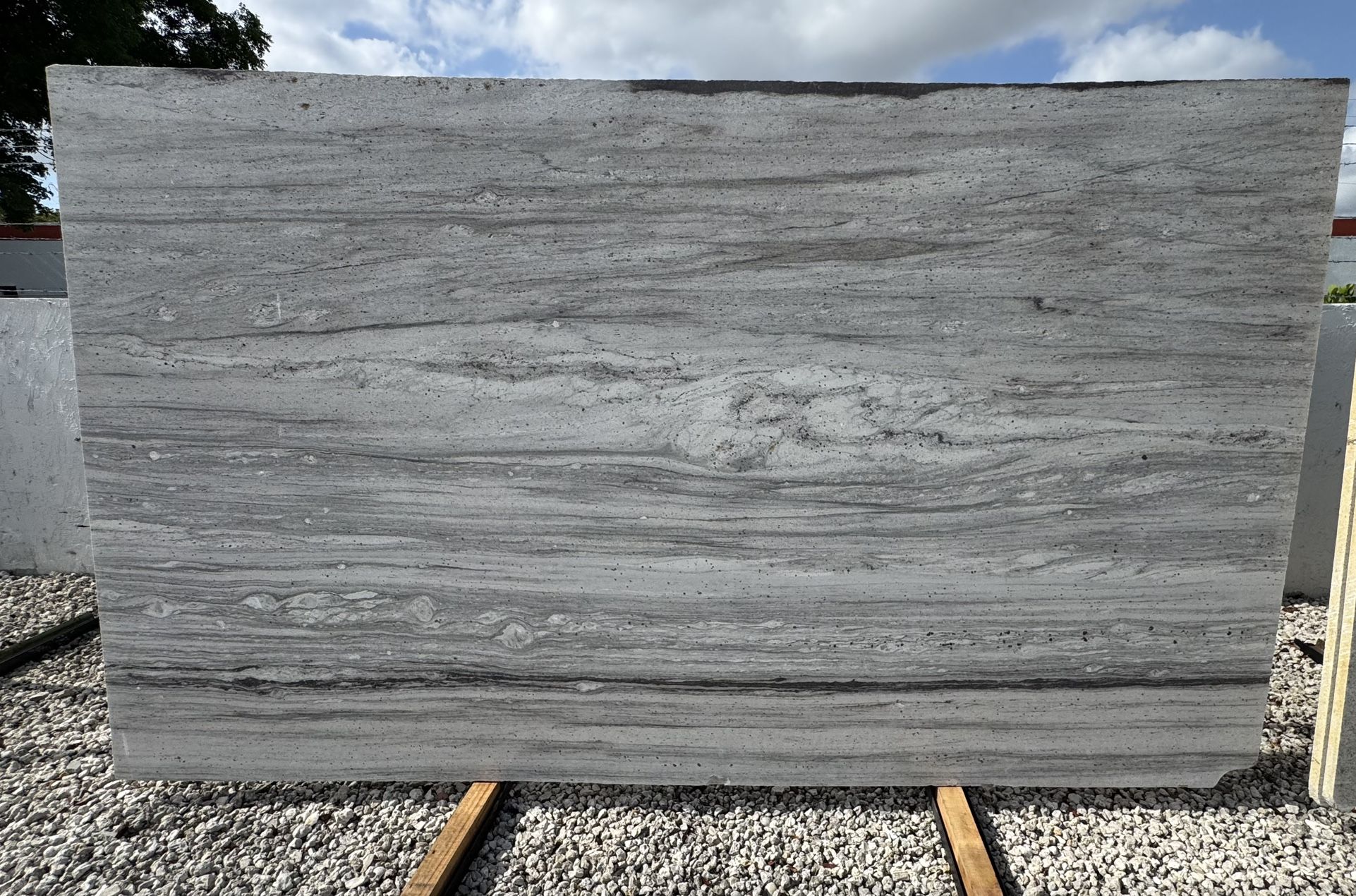 Granite River White 3cm ( Minor Rust)